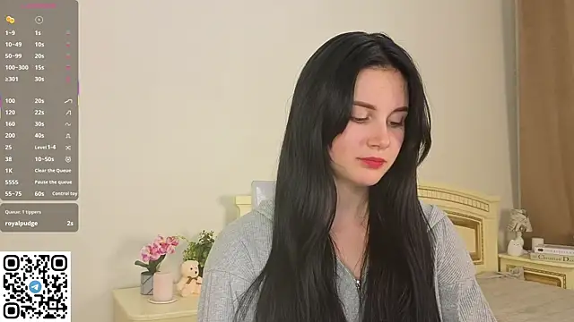 Snapshot of EnricaElis chatting on 10.03.25 EnricaElis online show from 10.03.25