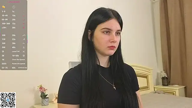 Snapshot of EnricaElis chatting on 11.11.25 EnricaElis online show from 11.11.25