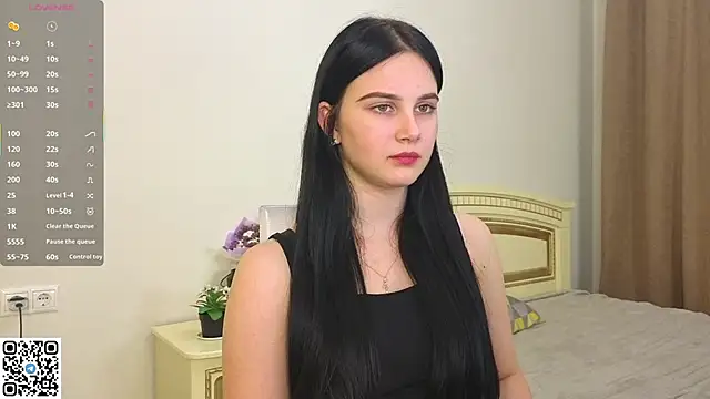 Snapshot of EnricaElis chatting on 11.26.25 EnricaElis online show from 11.26.25