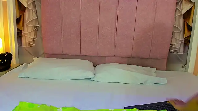 Snapshot of mishell_lovely chatting on 02.12.26 mishell lovely online show from 02.12.26