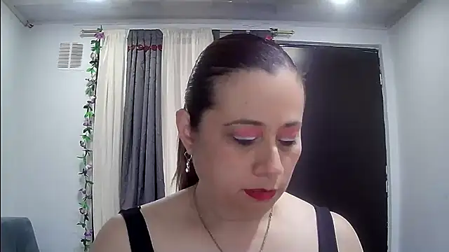 Snapshot of milagros_latina75 chatting on 11.09.25 milagros latina75 online show from 11.09.25