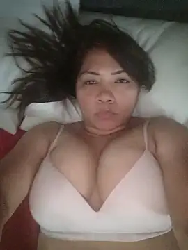 Snapshot of hiilarybrown chatting on 02.20.26 hiilarybrown online show from 02.20.26