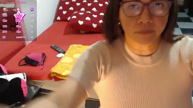 Snapshot of hiilarybrown chatting on 02.25.26 hiilarybrown online show from 02.25.26