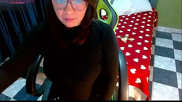 Snapshot of hiilarybrown chatting on 07.19.26 hiilarybrown online show from 07.19.26