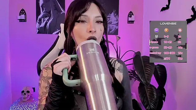 Snapshot of VelvetVampiree chatting on 09.24.25 VelvetVampiree online show from 09.24.25