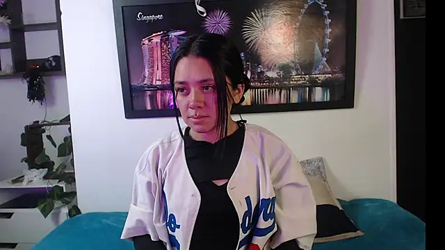 Snapshot of hellenngp chatting on 11.05.25 hellenngp online show from 11.05.25