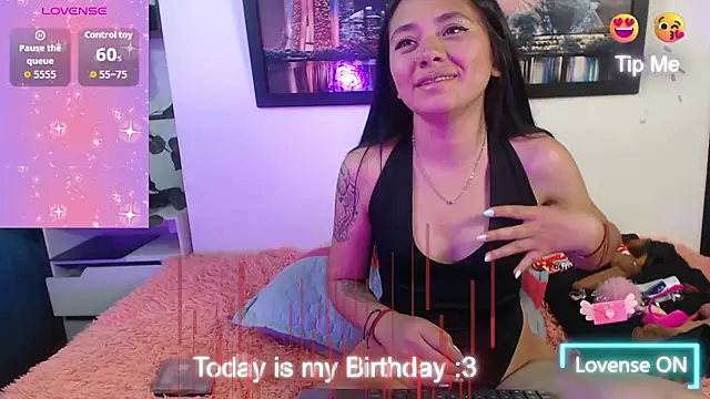 Snapshot of hellenngp chatting on 11.12.25 hellenngp online show from 11.12.25