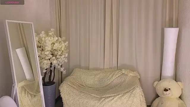 Snapshot of Janet_Jee chatting on 11.08.25 Janet Jee online show from 11.08.25