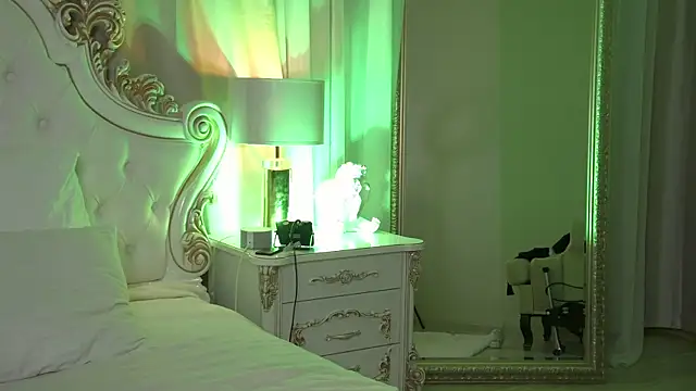 Snapshot of MeganStrain chatting on 02.07.26 MeganStrain online show from 02.07.26