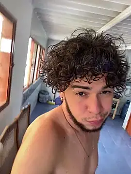 Snapshot of enzo_vittale03_ chatting on 02.07.26 enzo vittale03 online show from 02.07.26