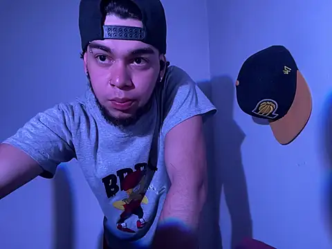 Snapshot of enzo_vittale03_ chatting on 02.18.26 enzo vittale03 online show from 02.18.26