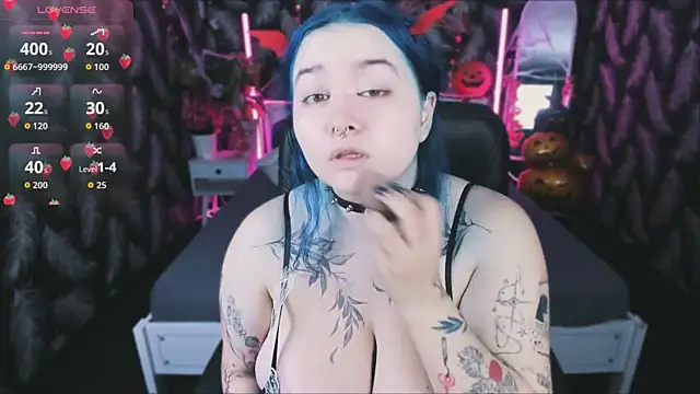 Snapshot of Mira_Fyre chatting on 10.26.25 Mira Fyre online show from 10.26.25