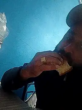 Snapshot of amitkumarkangra chatting on 11.24.25 amitkumarkangra online show from 11.24.25