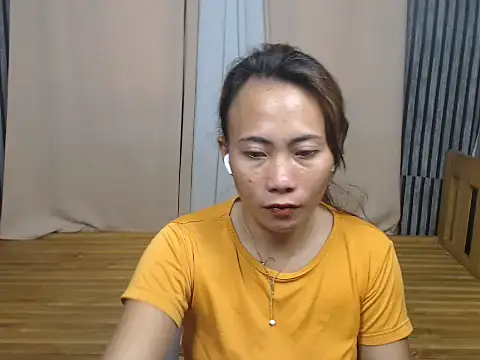 Snapshot of joanpetite chatting on 10.30.25 joanpetite online show from 10.30.25