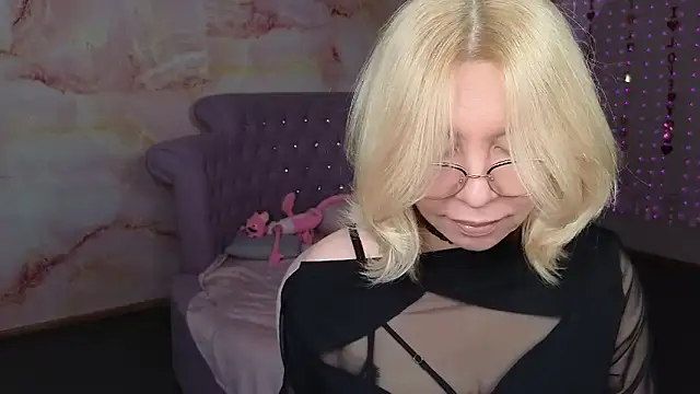 Snapshot of Wendy_Waves chatting on 09.13.25 Wendy Waves online show from 09.13.25