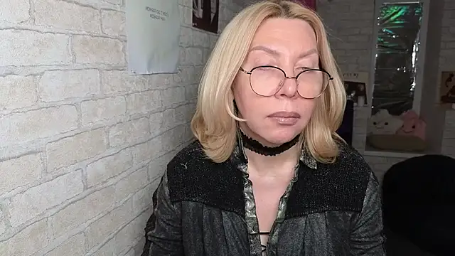 Snapshot of Wendy_Waves chatting on 10.02.25 Wendy Waves online show from 10.02.25