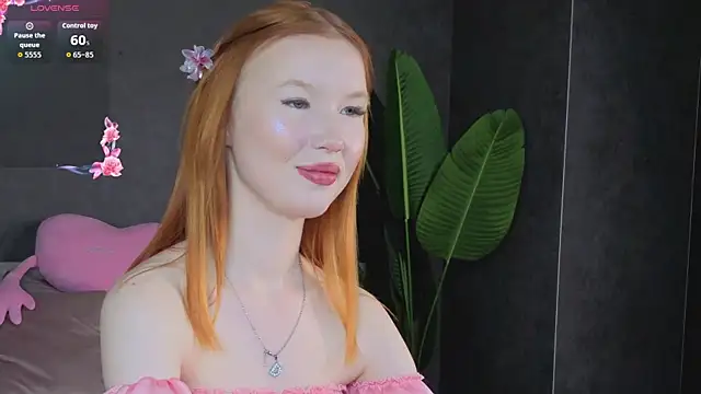 Snapshot of Anna_Patterson chatting on 09.17.25 Anna Patterson online show from 09.17.25