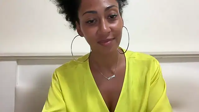 Snapshot of Vaylisse chatting on 10.06.25 Vaylisse online show from 10.06.25