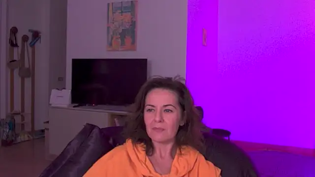 Snapshot of Witch_in_Silk chatting on 10.17.25 Witch in Silk online show from 10.17.25