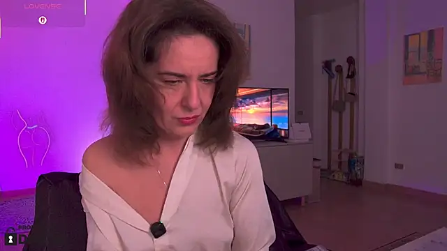 Snapshot of Witch_in_Silk chatting on 11.08.25 Witch in Silk online show from 11.08.25