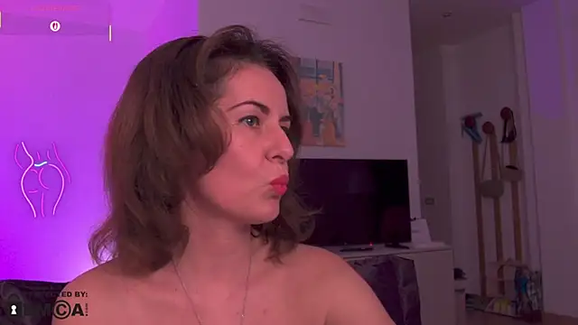 Snapshot of Witch_in_Silk chatting on 11.17.25 Witch in Silk online show from 11.17.25