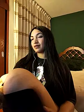 FallsForHerSmile online show from 03.22.26