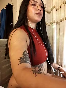 FallsForHerSmile online show from 04.14.26