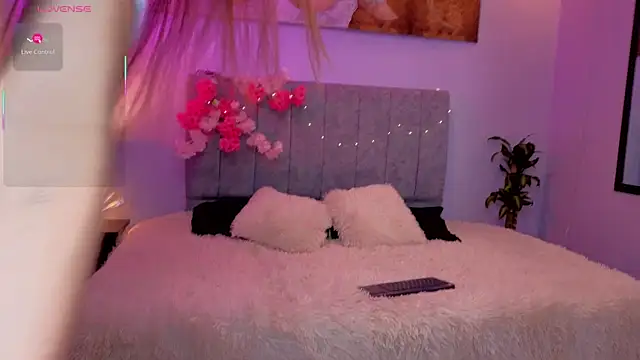 antonellastar24  online show from 09.22.25