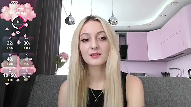 Snapshot of white_liillyy chatting on 09.13.25 white liillyy online show from 09.13.25