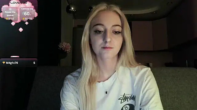 Snapshot of white_liillyy chatting on 09.17.25 white liillyy online show from 09.17.25