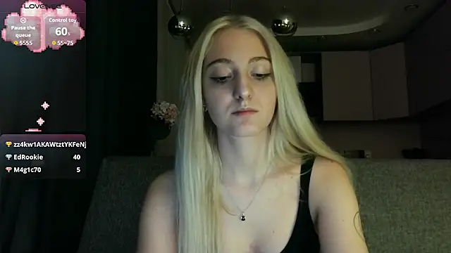 Snapshot of white_liillyy chatting on 09.18.25 white liillyy online show from 09.18.25