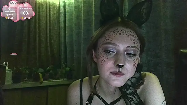 Snapshot of white_liillyy chatting on 10.31.25 white liillyy online show from 10.31.25