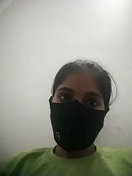 Snapshot of Sexey-Puja chatting on 09.24.25 Sexey-Puja online show from 09.24.25