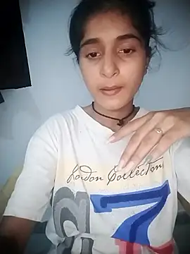 Snapshot of Sexey-Puja chatting on 10.03.25 Sexey-Puja online show from 10.03.25