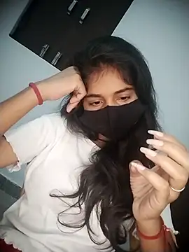 Snapshot of Sexey-Puja chatting on 10.13.25 Sexey-Puja online show from 10.13.25