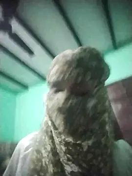 Snapshot of Sexey-Puja chatting on 10.19.25 Sexey-Puja online show from 10.19.25