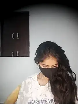 Snapshot of Sexey-Puja chatting on 10.28.25 Sexey-Puja online show from 10.28.25