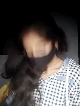 Snapshot of Sexey-Puja chatting on 11.11.25 Sexey-Puja online show from 11.11.25