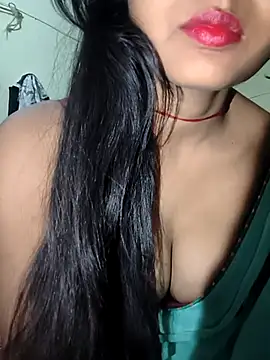 Snapshot of RAYI_Queen_2 chatting on 11.09.25 RAYI Queen 2 online show from 11.09.25