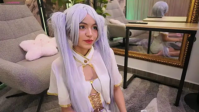 Snapshot of NamiKimura chatting on 10.18.25 NamiKimura online show from 10.18.25