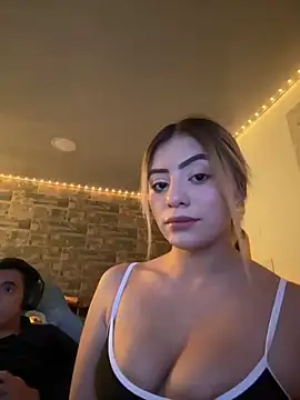 Snapshot of Melissa_coll chatting on 11.28.25 Melissa coll online show from 11.28.25