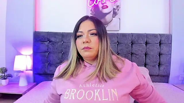 isabella horney  online show from 10.25.25