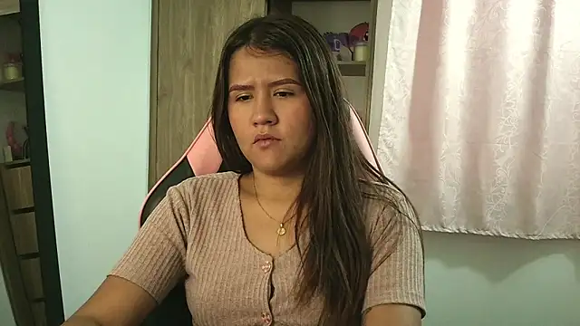 Oliviawatson1 online show from 09.25.25