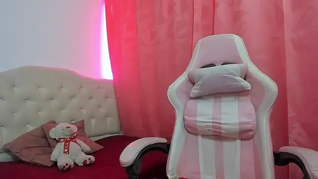 lailahdark online show from 09.14.25