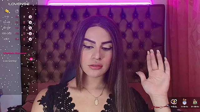 lailahdark online show from 11.18.25