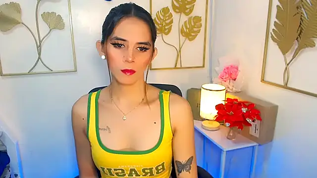 Snapshot of xPrecuioseChesca chatting on 10.17.25 xPrecuioseChesca online show from 10.17.25