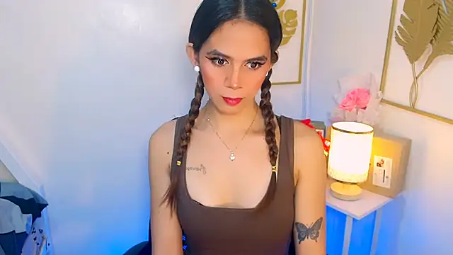 Snapshot of xPrecuioseChesca chatting on 10.21.25 xPrecuioseChesca online show from 10.21.25