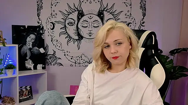 Charlotte Colinss online show from 09.16.25