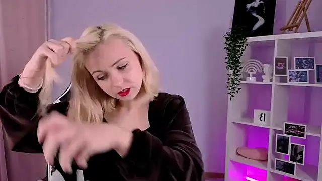 Charlotte Colinss online show from 09.20.25