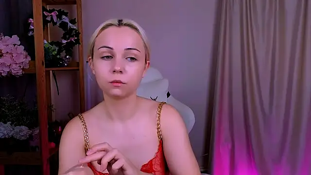 Charlotte Colinss online show from 09.24.25